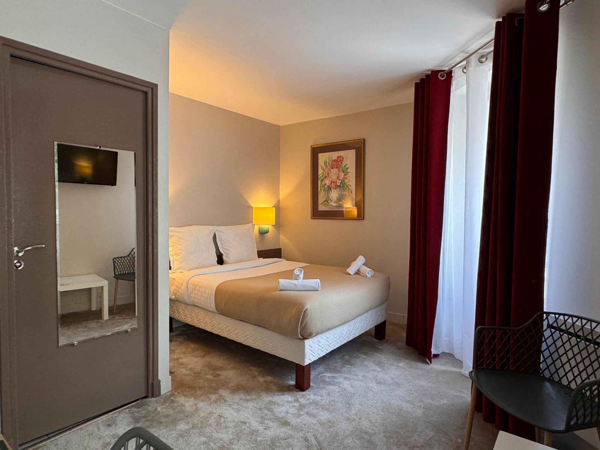 Hotel Paris Vesinet- Logis Hotel Restaurant Le Vésinet Zewnętrze zdjęcie